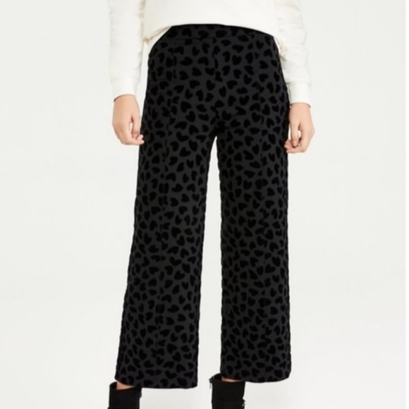 ANN TAYLOR Velvet Heart Patterned Black Pants Size 10P‎ - Picture 1 of 9